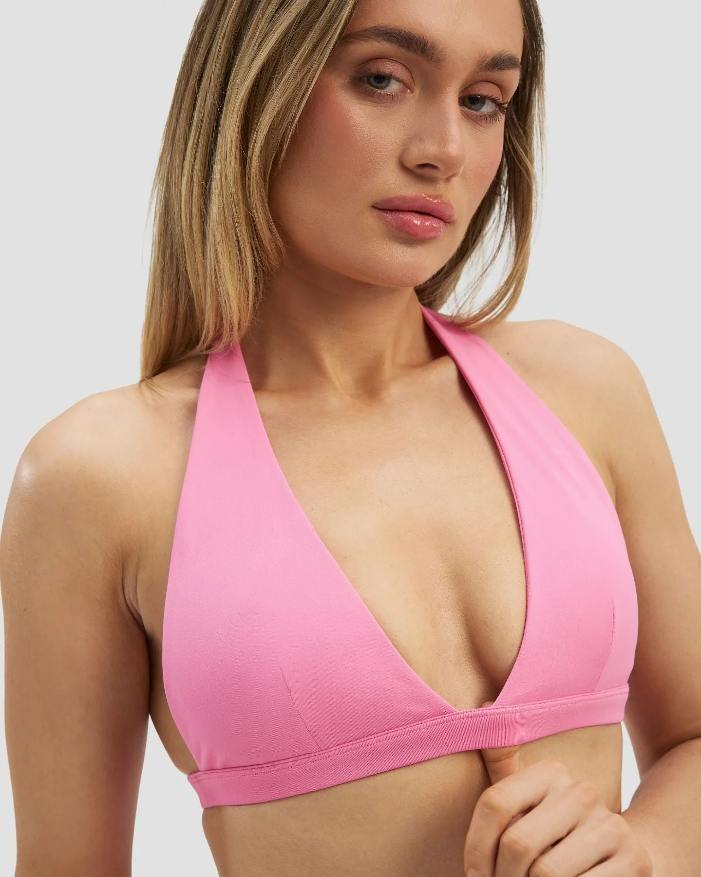 Elevate™ Sculpting Seamless V-Neck Halter Bra | Bubble Pink - Image 4
