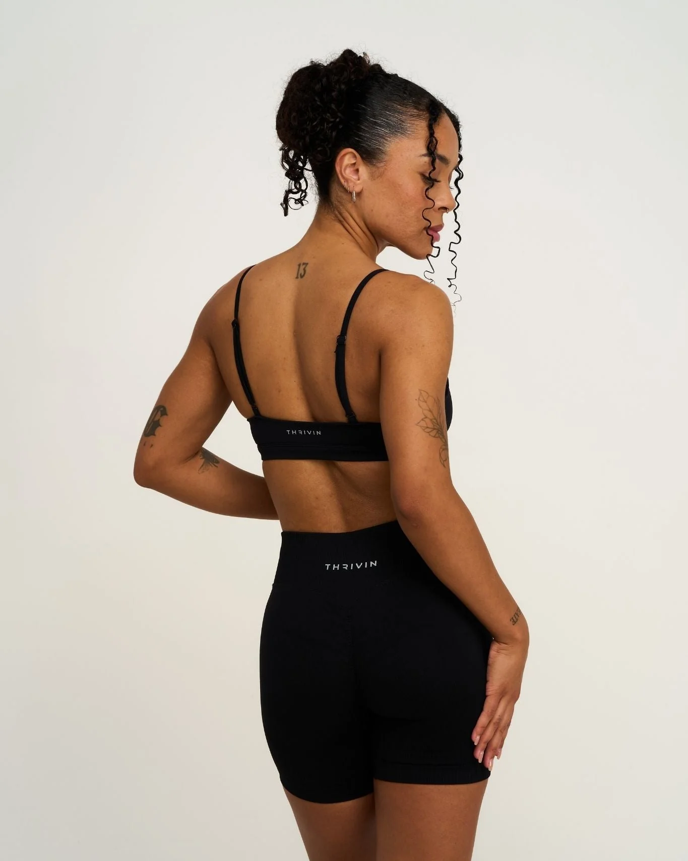 Elevate™ Sculpting Seamless Scoop Neck Bra | Night Black - Image 2