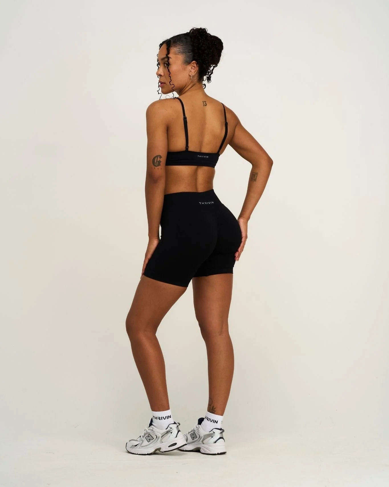 Elevate™ Sculpting Seamless Scoop Neck Bra | Night Black - Image 5